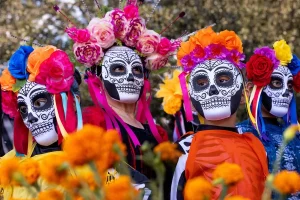 Read more about the article How Latinos Celebrate Día de los Muertos in the U.S.
