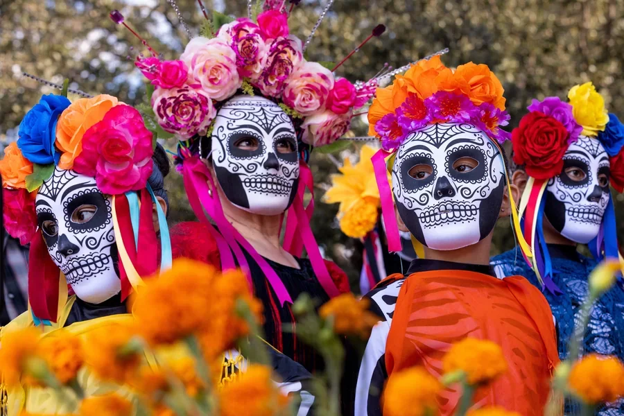 You are currently viewing How Latinos Celebrate Día de los Muertos in the U.S.