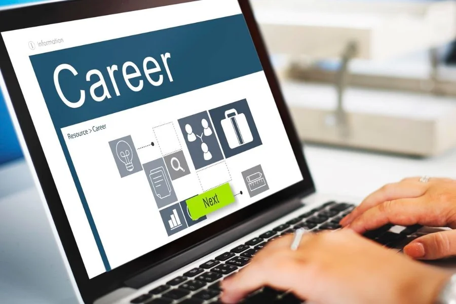 You are currently viewing Click, Apply, Stand Out: 6 Must-Have Online Tools For Today’s Job Seekers