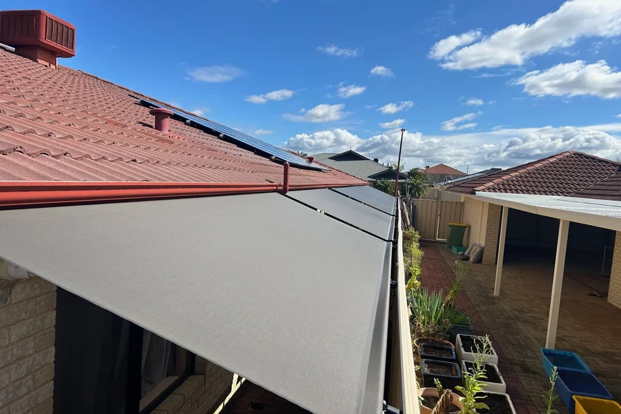 You are currently viewing How Roof-to-Fence Blinds Work and Why They’re So Popular in Modern Homes