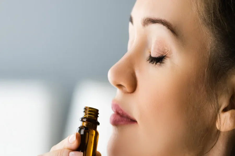You are currently viewing Essential Oils & Neuroplasticity: Can Smell Retrain Your Brain?