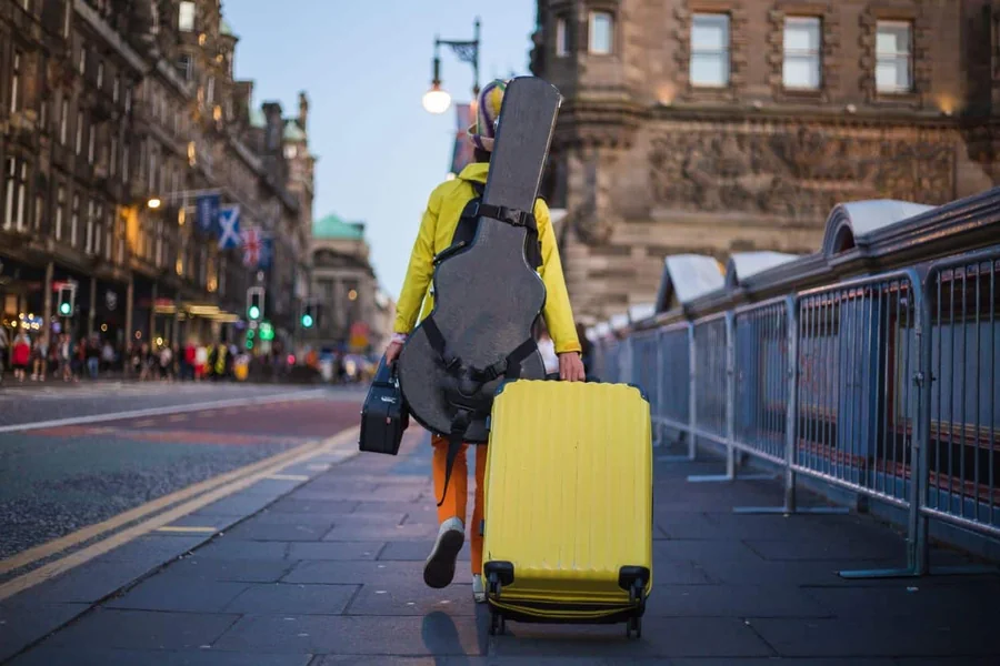 You are currently viewing 15 Essential Tips for Traveling Musicians: Your Guide to Gigging on the Road