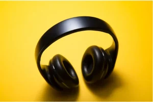 Read more about the article The Evolution and Influence of Bluetooth Headsets