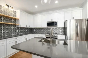 Read more about the article Herringbone vs. Stacked Bond: Best Subway Tile Patterns for Kitchen Backsplashes