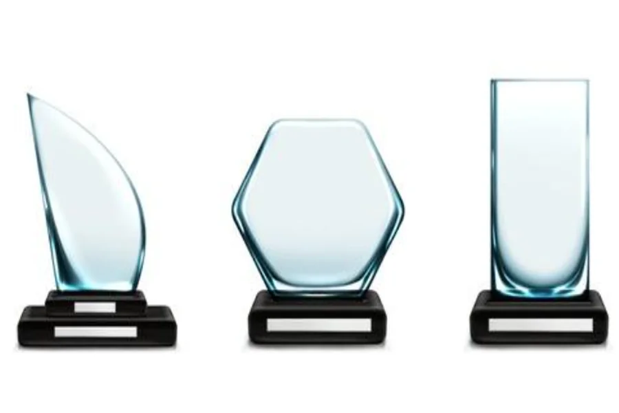 You are currently viewing What Are The Types of Glasses Used in Glass Awards?