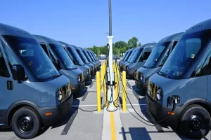 Read more about the article 10 Must-Have Features in an EV Fleet Management Platform Before You Sign Any Contract